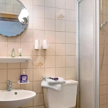 Strell Apartment *